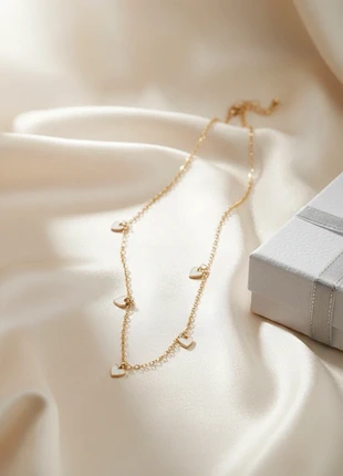 Collana dorata con charms di cuori, brand: Nõma Gioielli, condizioni: Nuovo con cartellino, €9.00, €10.15 include la Protezione acquisti