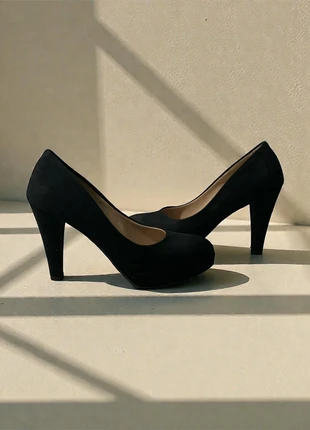 Tacchi neri décolleté, brand: Made In Italy, condizioni: Nuovo senza cartellino, taglia: 39, €13.90, €15.30 include la Protezione acquisti