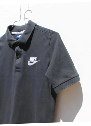 Polo NIKE enfant taille M noir logo brodé manches courtes, marke: Nike, zustand: Sehr gut, größe: M, 9,00 €, 10,15 € inklusive Vinted-Käuferschutz