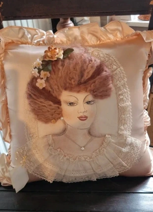 Coussin en soie fait main, merk: Fait Main, staat: Heel goed, maat: 40 x 40 cm, € 30,00, € 32,20 inclusief Kopersbescherming