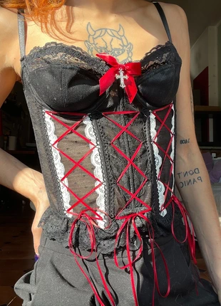 Corsetto Bustier Romwe Nero Pizzo Rosso Goth Grunge Y2K Punti Luce, brand: Romwe, condizioni: Ottime, taglia: XS / IT 38 / EU 34, €15.00, €16.45 include la Protezione acquisti