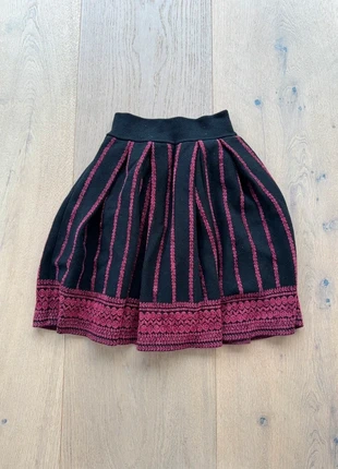 Maje Wollrock – Schwarz mit Pink – Größe T1 (entspricht S/36), merk: Maje, staat: Heel goed, maat: S / 36 / 8, € 45,00, € 47,95 inclusief Kopersbescherming