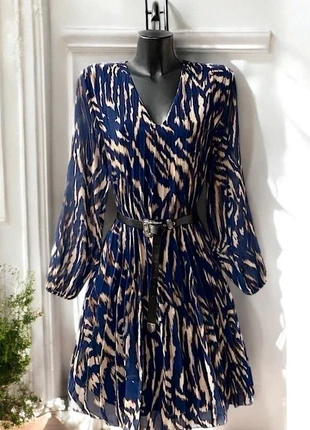 Robe courte bleue taille M, marque: Boutique Parisienne, état: Très bon état, taille: M / 38 / 10, 31,00 €, 33,25 € Protection acheteurs (Pro) incluse