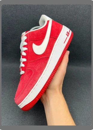 Nike Air Force 1 Low cuir daim rouge blanc 38.5 (is2322), marque: Nike, état: Très bon état, taille: 38.5, 75,00 €, 79,45 € Protection acheteurs (Pro) incluse