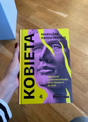 Kobieta Opowieść o niewidzialności od prehistorii do dzis, staat: Heel goed, € 5,00, € 5,95 inclusief Kopersbescherming