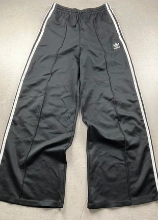 Adidas Firebird Jogginghose schwarz XS | Baggy offenes bein Vintage Y2K Retro Originals low waist, merk: adidas, staat: Heel goed, maat: XS, € 49,99, € 53,19 inclusief Kopersbescherming