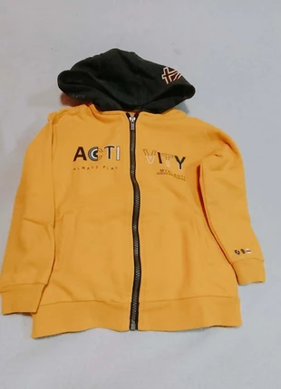 Sudadera infantil amarilla con capucha, marca: Mayoral, estado: Muy bueno, tamaño: 5 años / 110 cm, 5,00 €, 5,25 € Protección al comprador incluida