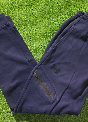 Jogging Under Armour Bleu Marine, brand: Under Armour, condizioni: Ottime, taglia: M, €30.00, €32.20 include la Protezione acquisti