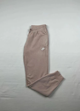 Pantalon jogging S Rose Nike brodé bon état, marke: Nike, zustand: Gut, größe: S, 10,00 €, 11,20 € inklusive Vinted-Käuferschutz