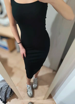 Vestito nero lungo con piccolo spacco, marke: Amisu, zustand: Sehr gut, größe: XS / 34 / 6, 3,30 €, 4,17 € inklusive Vinted-Käuferschutz