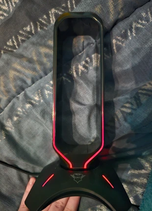 Porte casque / borne de recharge Trust, marque: Trust, état: Très bon état, 15,00 €, 16,45 € Protection acheteurs incluse