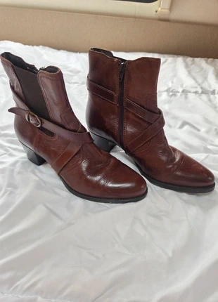 Bottines a petit talon marron, merk: Gémo, staat: Heel goed, maat: 38, € 8,00, € 9,10 inclusief Kopersbescherming