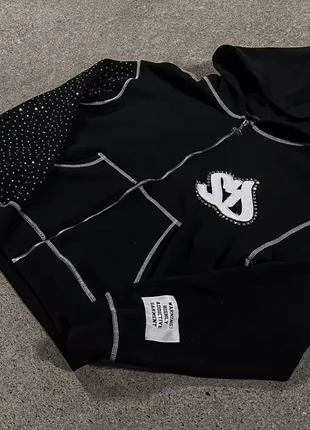 Hoodie noir à capuche “3” strassé – style Y2K street / archivecore, brand: vynti, condition: Very good, size: M, €29.90, €32.10 includes Buyer Protection