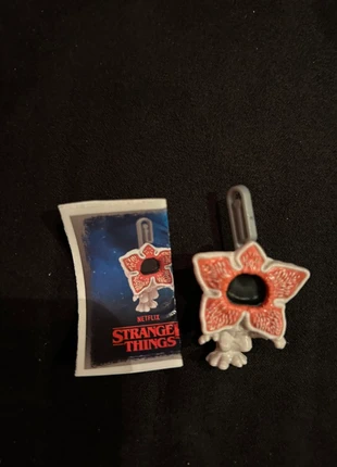 KinderJoy Stranger things Demorgorgon, brand: Kinder, condizioni: Nuovo con cartellino, taglia: XS, €1.00, €1.75 include la Protezione acquisti