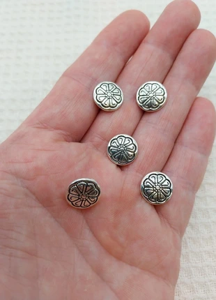 Bouton de couture métal fleur argenté - 5pcs A0763, marca: Mercerie Syllikan, estado: Muy bueno, 2,75 €, 3,59 € Protección al comprador Pro incluida