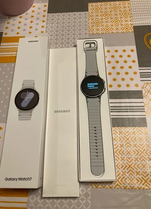 Samsung Galaxy Watch 7 EU 44mm BT silver, marque: Galaxy, état: Neuf avec étiquette, taille: 43–46 mm, 180,00 €, 189,70 € Protection acheteurs incluse