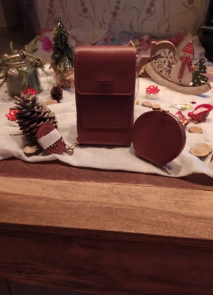 Pochette avec porte monnaie et anse neuf, marque: pas de marque, état: Neuf sans étiquette, 10,00 €, 11,20 € Protection acheteurs incluse