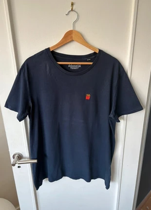 T-shirt bleu marine brodé frites – Monsieur Tshirt - Taille L, marque: Monsieur Tshirt, état: Très bon état, taille: L, 12,00 €, 13,30 € Protection acheteurs incluse