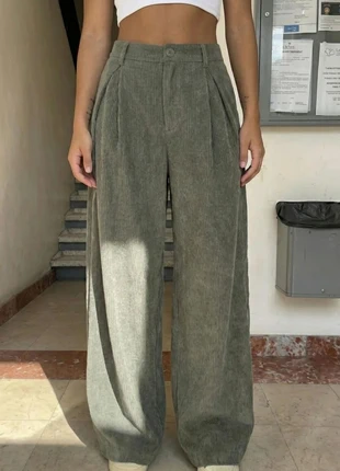 Pantalon large vert en velours côtelé – Taille haute – Coupe wide leg, marque: y2k, état: Très bon état, taille: M / 38 / 10, 50,00 €, 53,20 € Protection acheteurs incluse