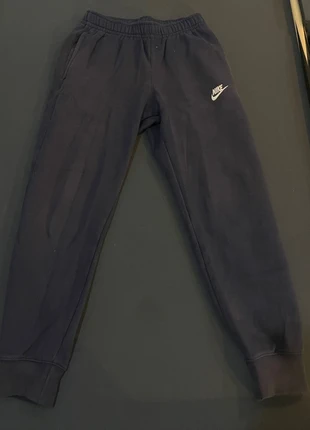 Jogging Nike couleur bleu marine taille xs, marke: Nike, zustand: Gut, größe: XS, 8,00 €, 9,10 € inklusive Vinted-Käuferschutz