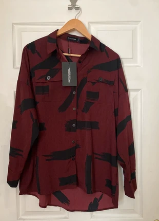 Pretty Little Thing Burgundy Shirt UK8, marque: PrettyLittleThing, état: Neuf avec étiquette, taille: S / 36 / 8, 5,00 €, 5,95 € Protection acheteurs incluse