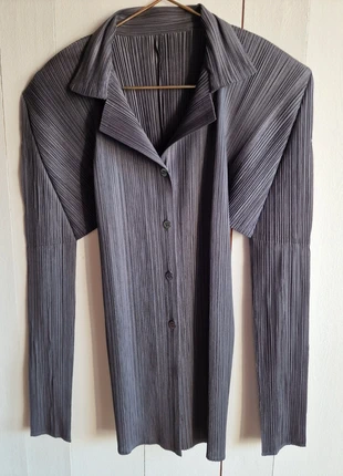 Issey Miyake Pleats Please, merk: Pleats Please Issey Miyake, staat: Nieuw zonder prijskaartje, maat: Universele maat, € 250,00, € 263,20 inclusief Kopersbescherming