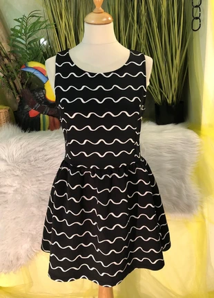 Robe rayé noir et blanc H&M taille M, marca: H&M, estado: Muito bom, tamanho: M / 38 / 10, €7.00, €8.05 inclui Proteção do Comprador Pro