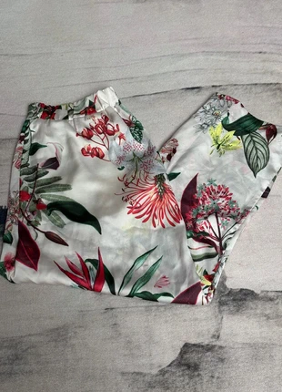 Pantalon H&M Blanc à Imprimé Floral Tropical - Taille 40, brand: H&M, condizioni: Ottime, taglia: L / IT 44 / EU 40, €4.00, €4.90 include la Protezione acquisti
