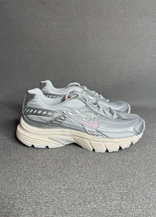 Nike Initiator, marque: Nike Initator, état: Très bon état, taille: 36.5, 60,00 €, 63,70 € Protection acheteurs (Pro) incluse