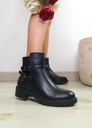 Bota preta com fivela t.39, condizioni: Nuovo con cartellino, taglia: 39, €29.50, €31.68 include la Protezione acquisti Pro