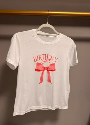 T-shirt birthday girl, 11-12 jaar, merk: Shein, staat: Heel goed, maat: 12 jaar / 152 cm, € 1,00, € 1,75 inclusief Kopersbescherming