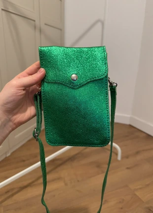 Pochette de téléphone vert, brand: The Genuine Leather, condizioni: Nuovo senza cartellino, €10.00, €11.20 include la Protezione acquisti