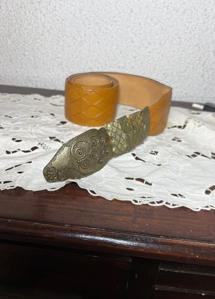 cintura vintage anni 90 in pelle con serpente, brand: Vintage Dressing, condizioni: Buone, taglia: Regolabile, €5.00, €5.95 include la Protezione acquisti