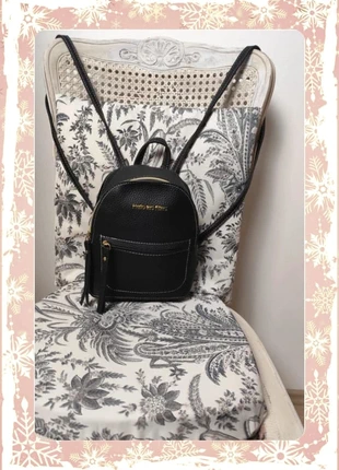 Petit sac à dos noir zippé - Hello les Filles – 18x21x7 cm, marca: Hello les filles, estado: Muito bom, €9.00, €10.15 inclui Proteção do Comprador Pro