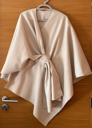 Poncho bege, merk: New Collection, staat: Nieuw zonder prijskaartje, maat: Universele maat, € 17,50, € 19,08 inclusief Kopersbescherming