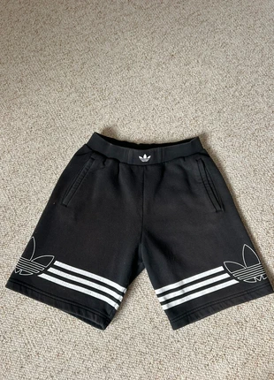 Short noir Adidas, taille M Enfants (11-12 ans), marque: adidas, état: Bon état, taille: 12 ans / 152 cm, 8,00 €, 9,10 € Protection acheteurs incluse