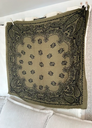 Grand Foulard style Kujten écharpe frangée kaki 100x100 laine et viscose motif bandana, marque: Kujten, état: Neuf avec étiquette, 30,80 €, 33,04 € Protection acheteurs incluse