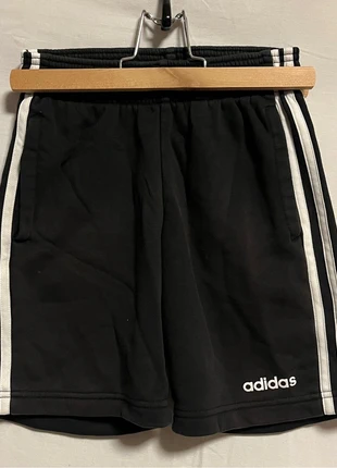 Short Adidas noir à 3 bandes blanches – Taille 9/10 ans (140 cm), brand: adidas, condition: Good, size: 10 years / 140 cm, €6.00, €7.00 includes Buyer Protection
