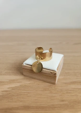 Bague dorée ajustable avec pampille, marque: Le Marché, état: Neuf sans étiquette, taille: Ajustable, 6,50 €, 7,53 € Protection acheteurs (Pro) incluse