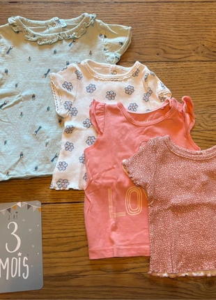 Lot 4 t-shirt manches courtes bébé 3 mois, brand: Kiabi, condizioni: Ottime, taglia: 3-6 mesi / 62 cm, €2.00, €2.80 include la Protezione acquisti