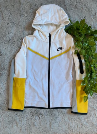Nike Tech Blanc,jaune et bleu clair- Taille enfant M- Tres bon état, brand: Nike, condition: Very good, size: M, €25.50, €27.48 includes Buyer Protection