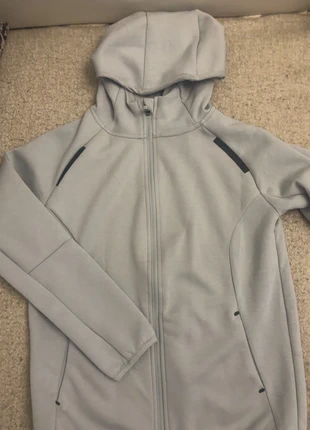 Ensemble survêtement neuf, merk: Primark, staat: Nieuw zonder prijskaartje, maat: 10 jaar / 140 cm, € 15,00, € 16,45 inclusief Kopersbescherming