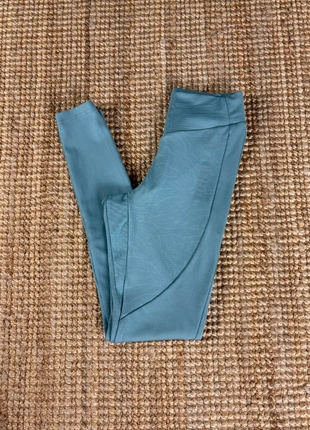 Legging Gymshark Vert Flocage Latéral Taille S, marque: Gymshark, état: Très bon état, taille: S / 36 / 8, 20,00 €, 21,70 € Protection acheteurs (Pro) incluse