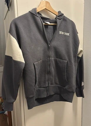 Hoodie “Imperious New York”, merk: Trendy, staat: Goed, maat: 11 jaar / 146 cm, € 15,00, € 16,45 inclusief Kopersbescherming