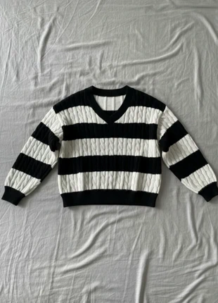 Pull Rayé Noir Blanc Col V Tricoté Vintage Preppy, brand: northie, condizioni: Ottime, taglia: M / IT 42 / EU 38, €44.99, €47.94 include la Protezione acquisti