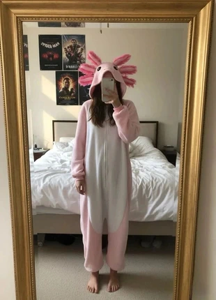 Combinaison Axolotl Rose – Kawaii / Douce / Cocooning / Pyjama / Confort Hiver, marque: Sweet Cozy Studio, état: Très bon état, taille: M, 59,90 €, 63,60 € Protection acheteurs (Pro) incluse