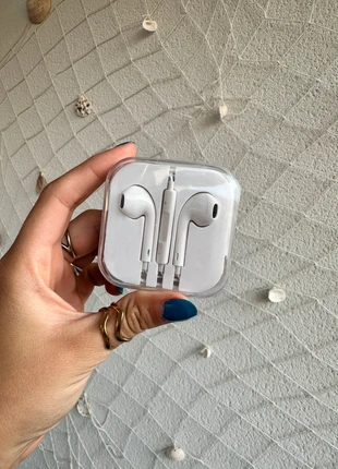 🎧 Écouteurs filaires blancs – Neufs sous blister – Amazon 🤍, merk: Amazon, staat: Nieuw met prijskaartje, € 5,00, € 5,95 inclusief Kopersbescherming