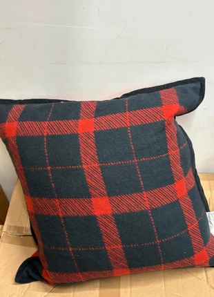 Coussin Ralph Lauren rouge noir carreau édition limitée neuf, merk: Ralph Lauren, staat: Nieuw met prijskaartje, maat: 50 x 50 cm, € 240,00, € 252,70 inclusief Kopersbescherming Pro
