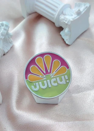 Pin moderno, lapel pin, épingle tendance, alfiler elegante, spilla piccola, marca: Local, estado: Muy bueno, 4,50 €, 5,43 € Protección al comprador incluida