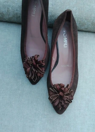 Step into Style: Pompili Suede Kitten Heels, marque: Pompili, état: Très bon état, taille: 39, 18,00 €, 19,60 € Protection acheteurs incluse